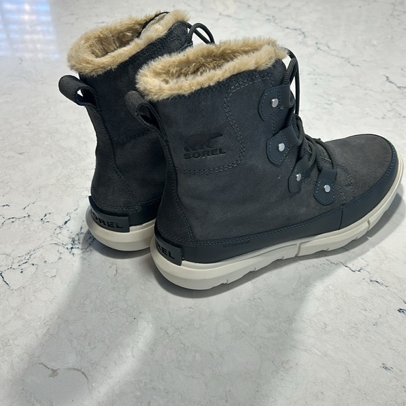 Women’s Sorel waterproof boots 8.5 - Picture 2 of 7